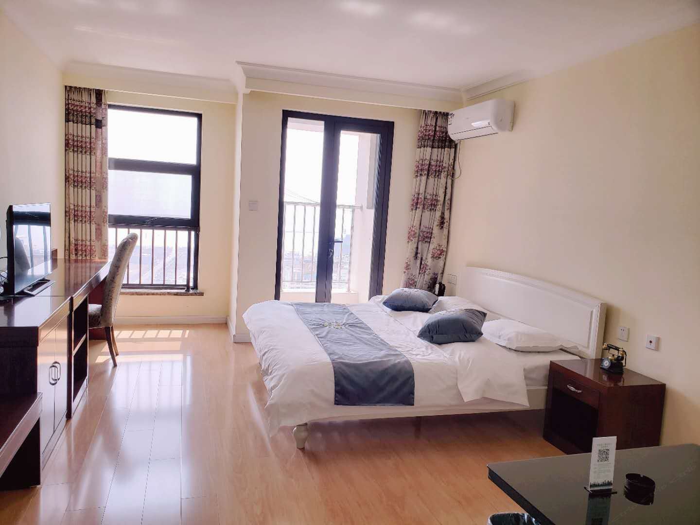 阳光大床房