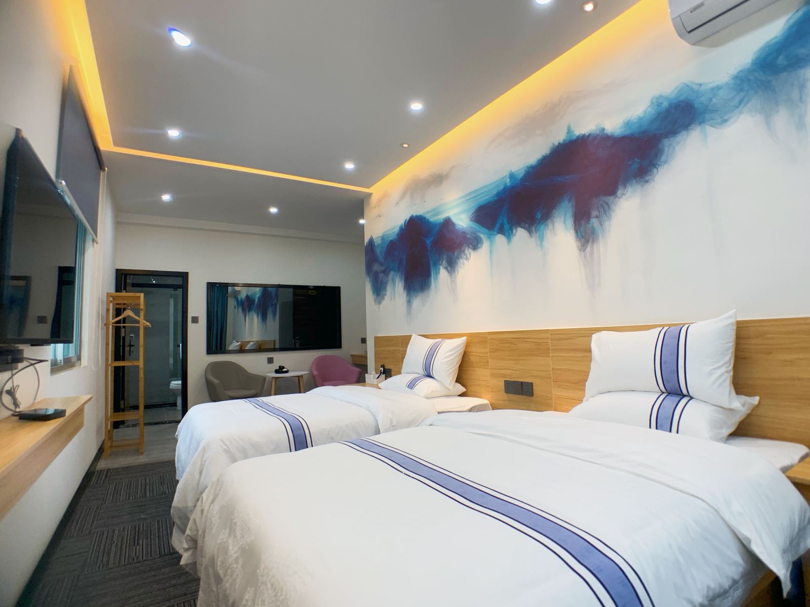 七十度蓝双床房