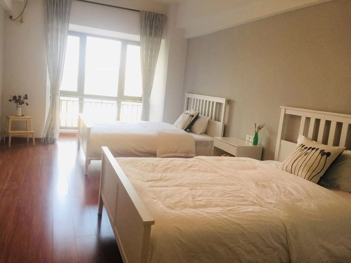 高调投影双床房
