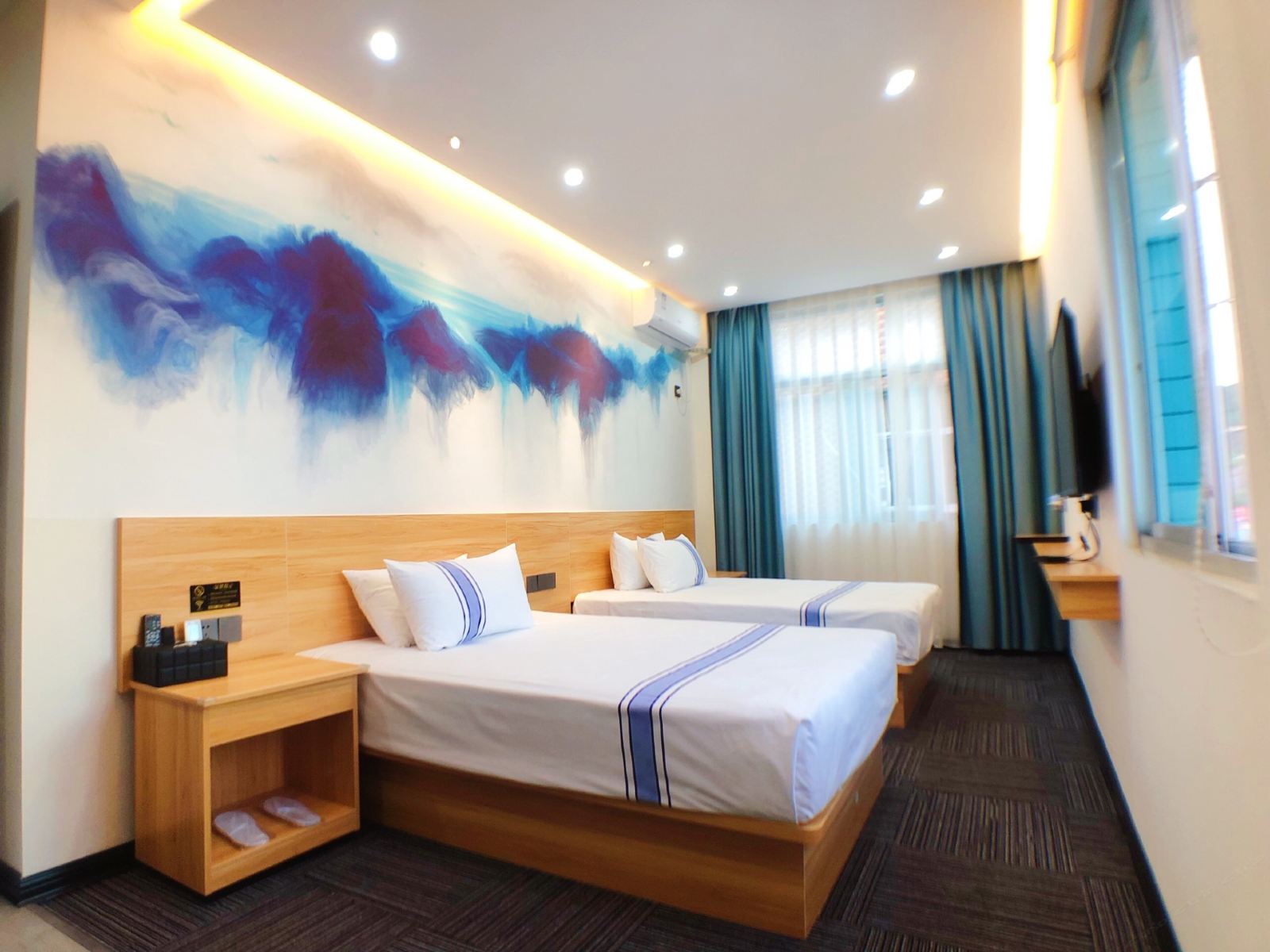 七十度蓝双床房