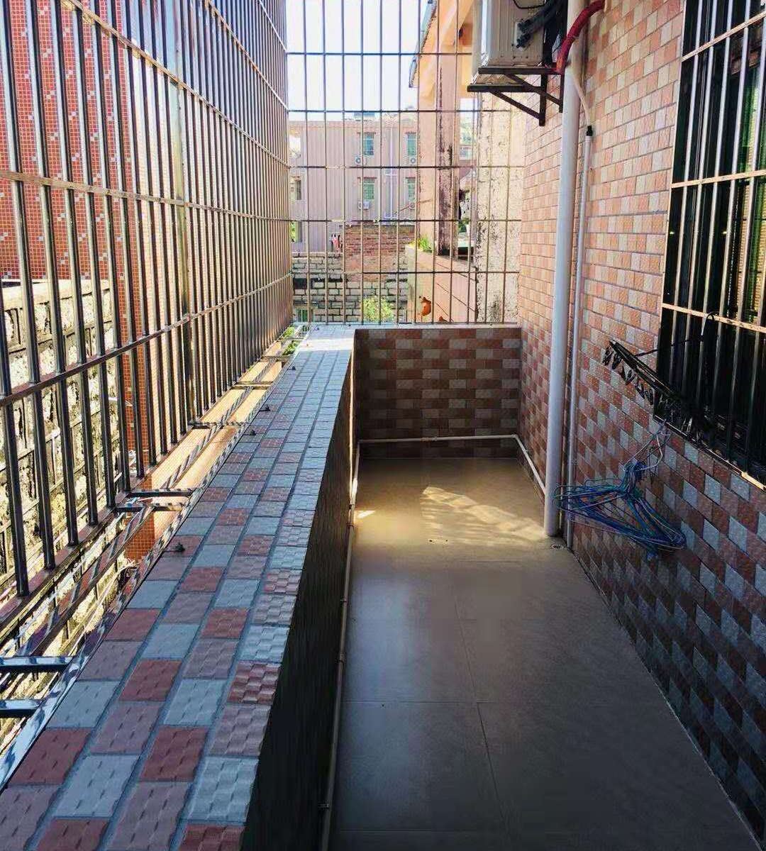六房一厅家庭间