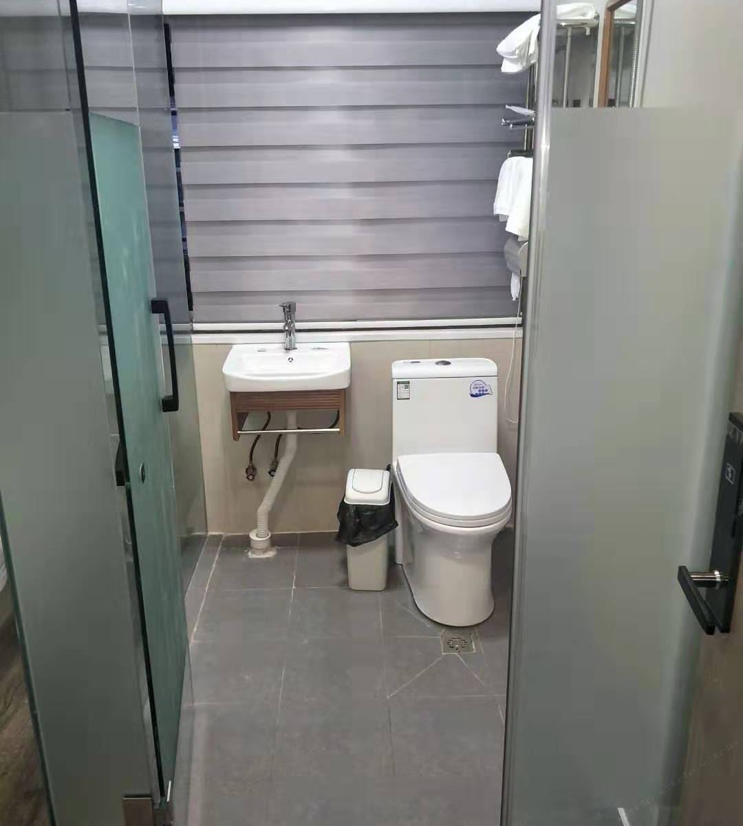 经济大床房