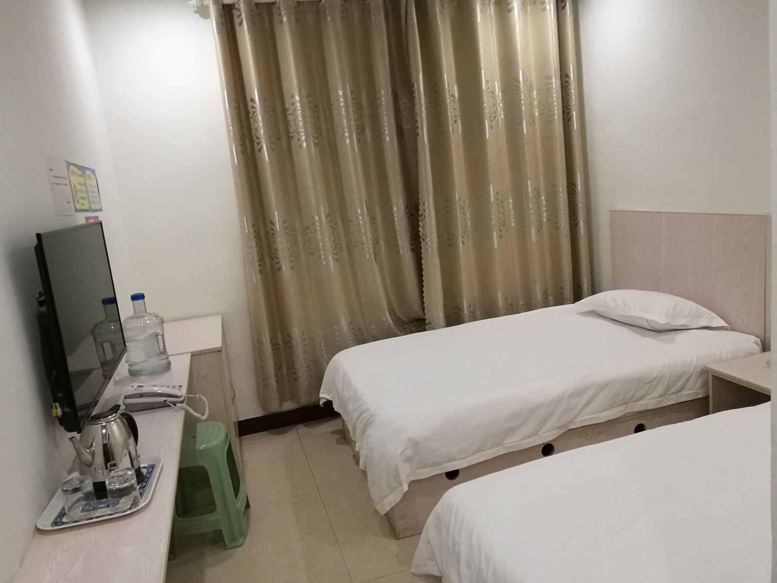 标准双床房