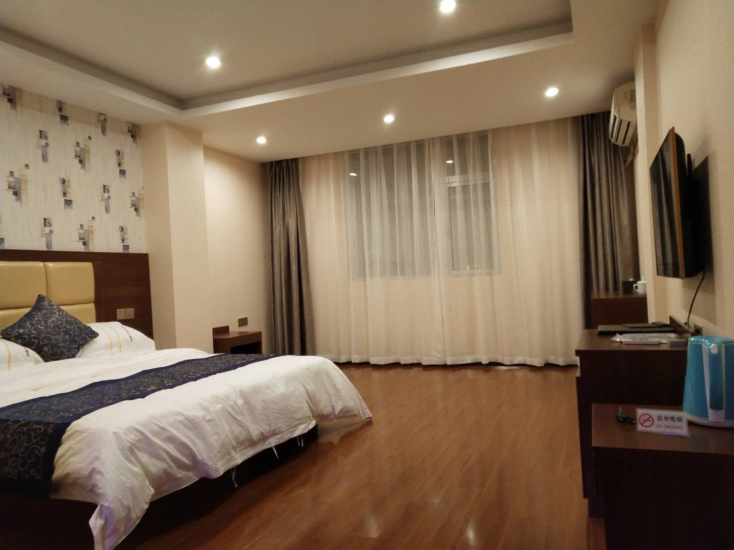 大 床房