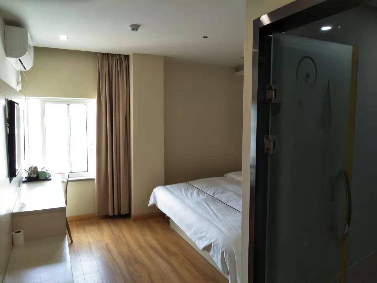 高级大床房