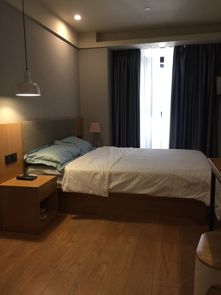 一室大床房(无窗)