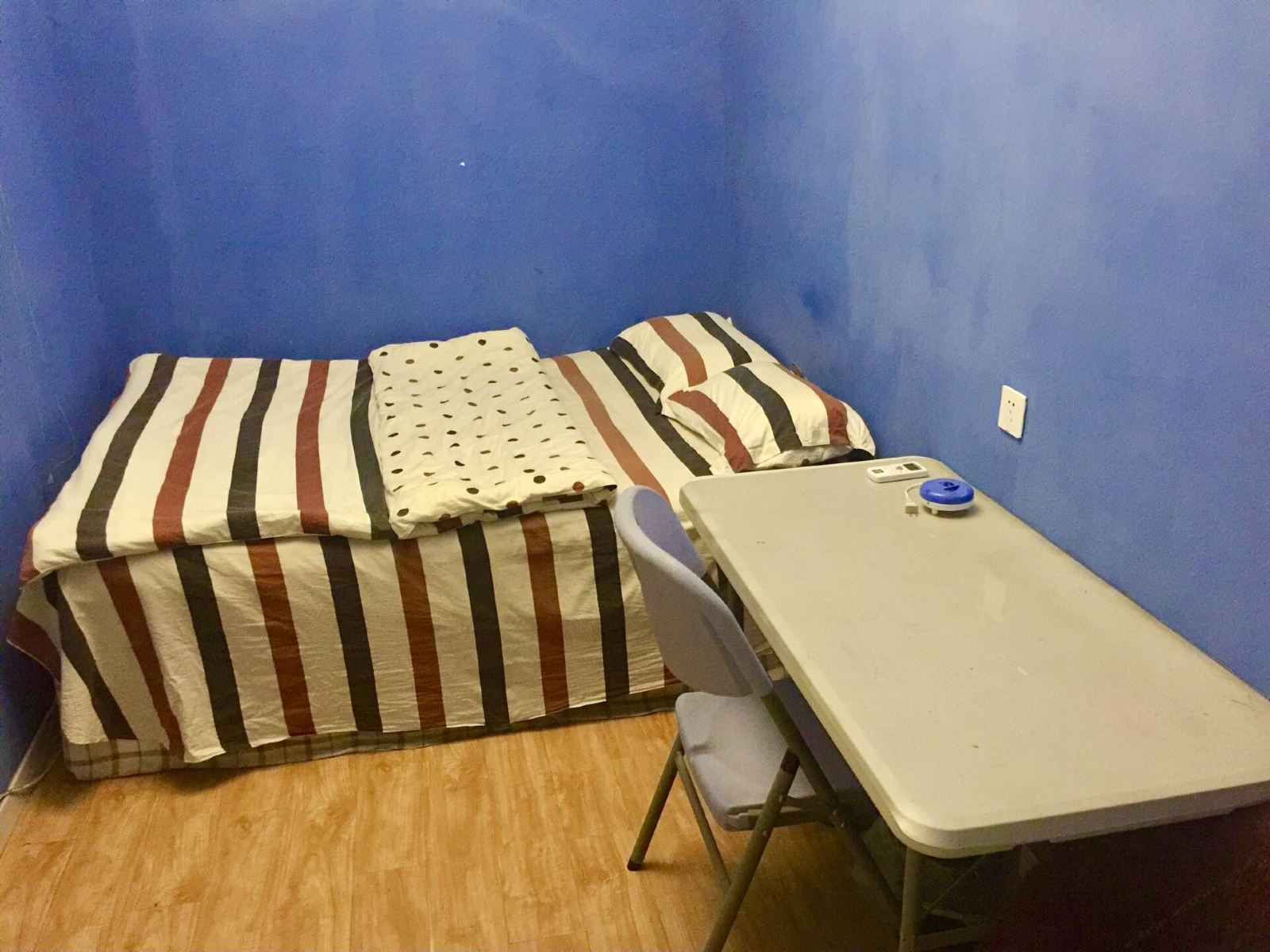特价大床房(公共卫浴)