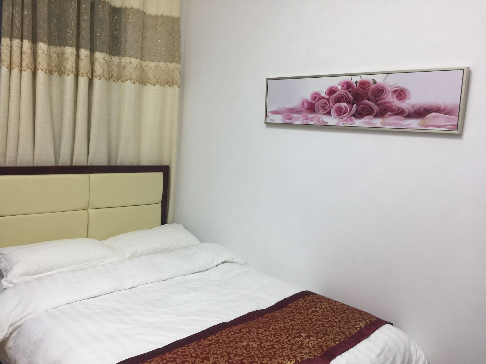 豪华情侣大床房