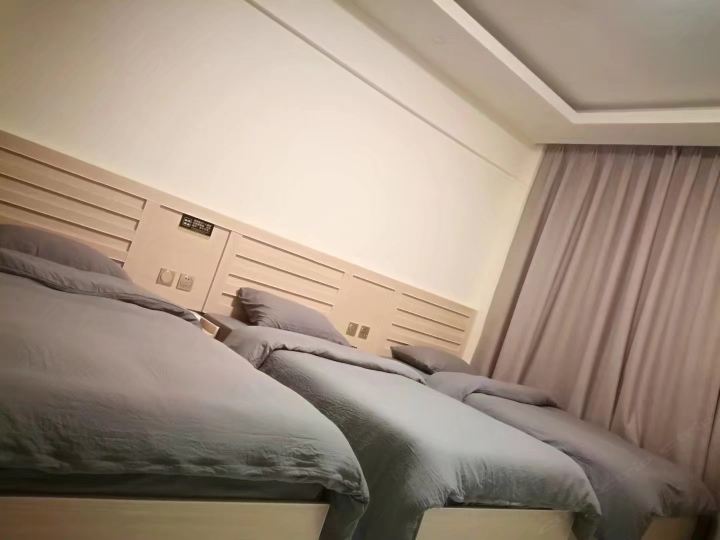 温馨三人间