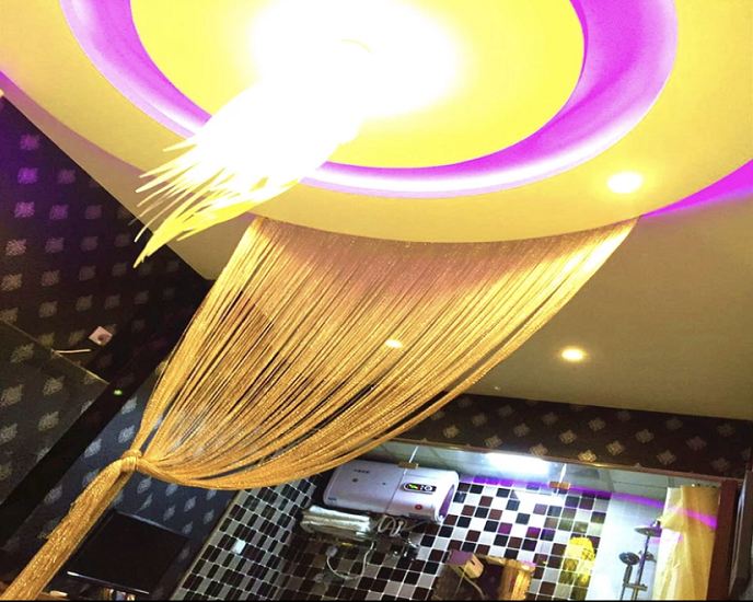 圆床房