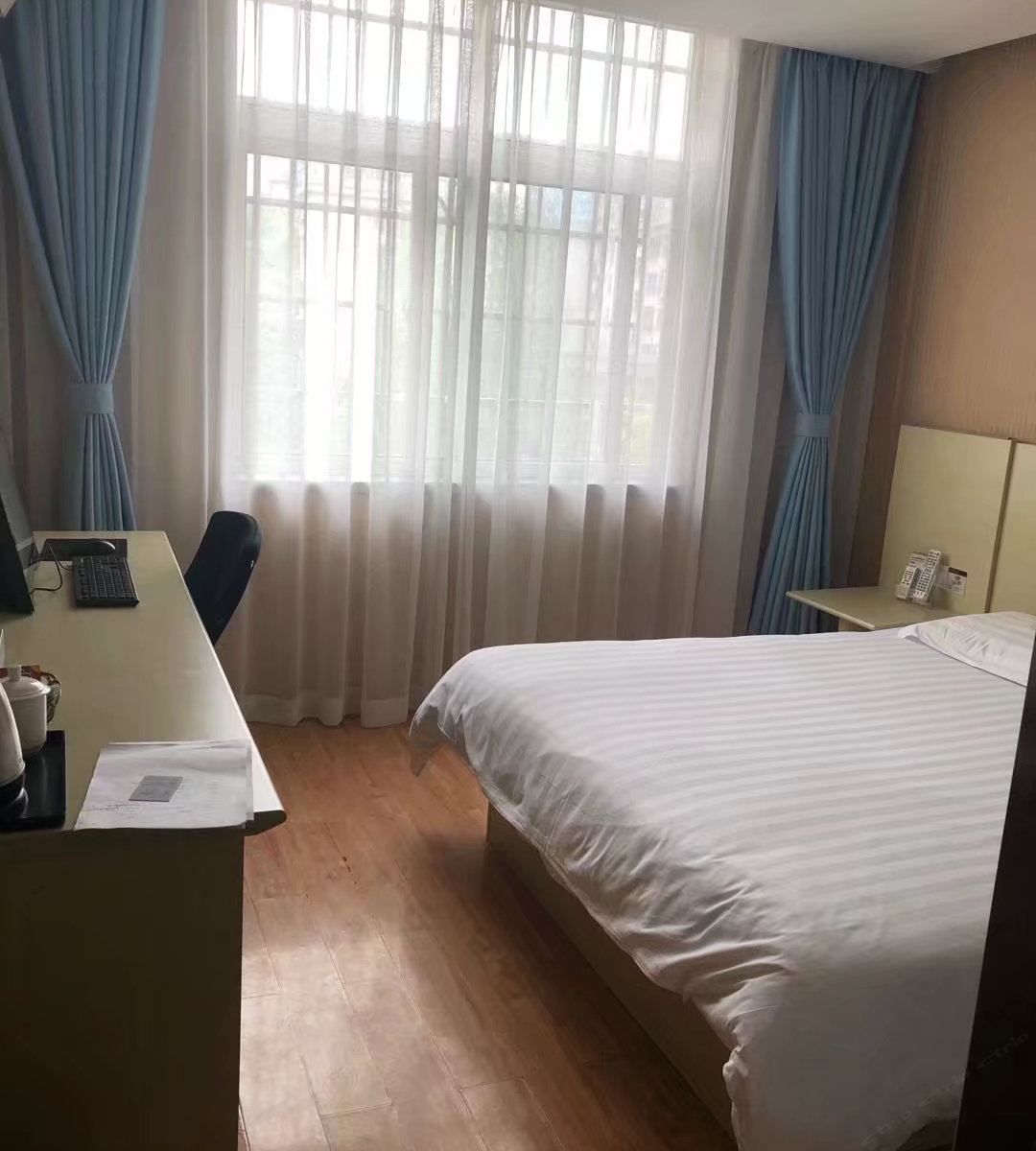 豪华大床房