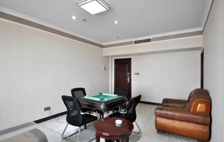 棋牌三人间