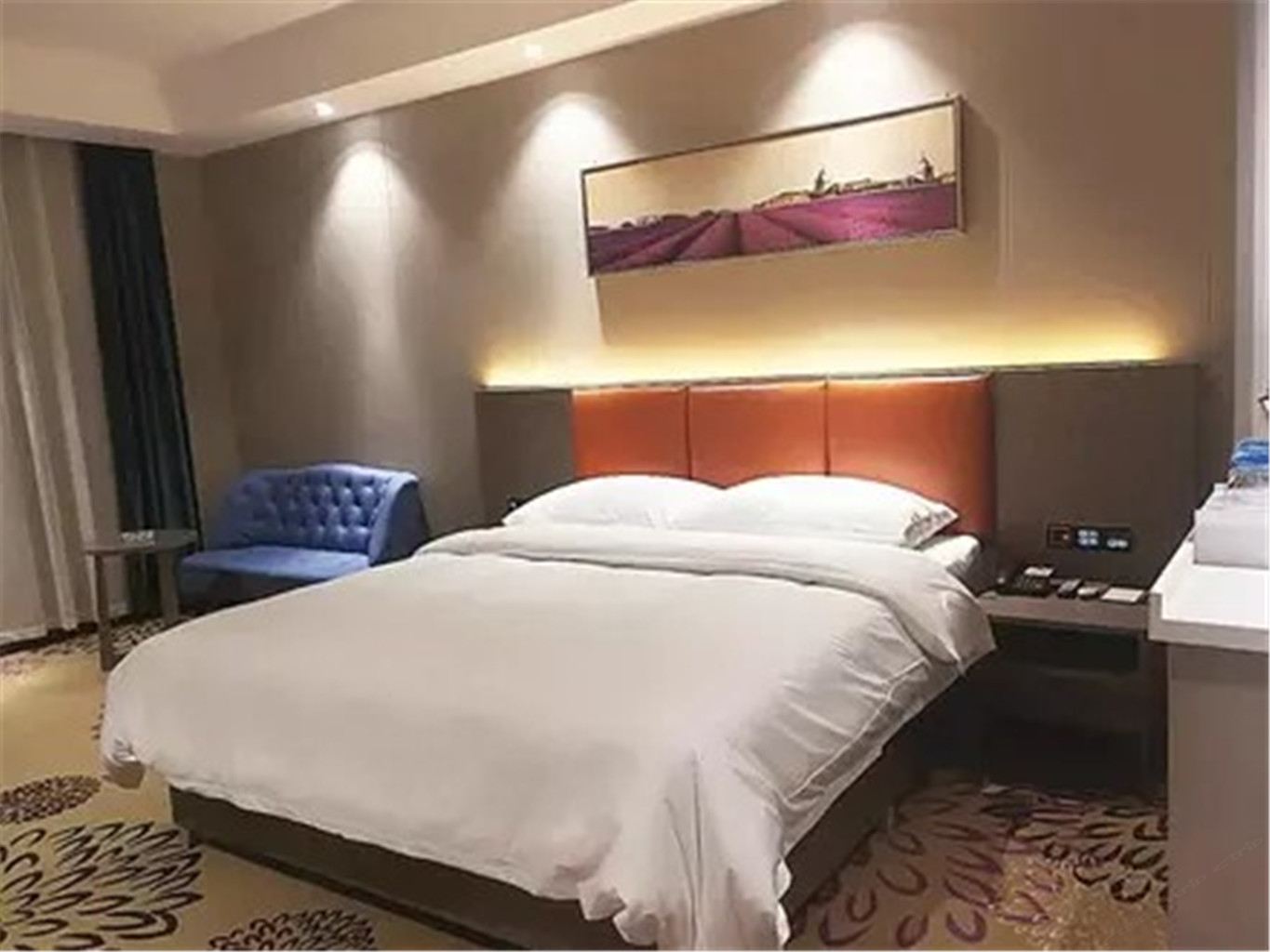 高级大床房