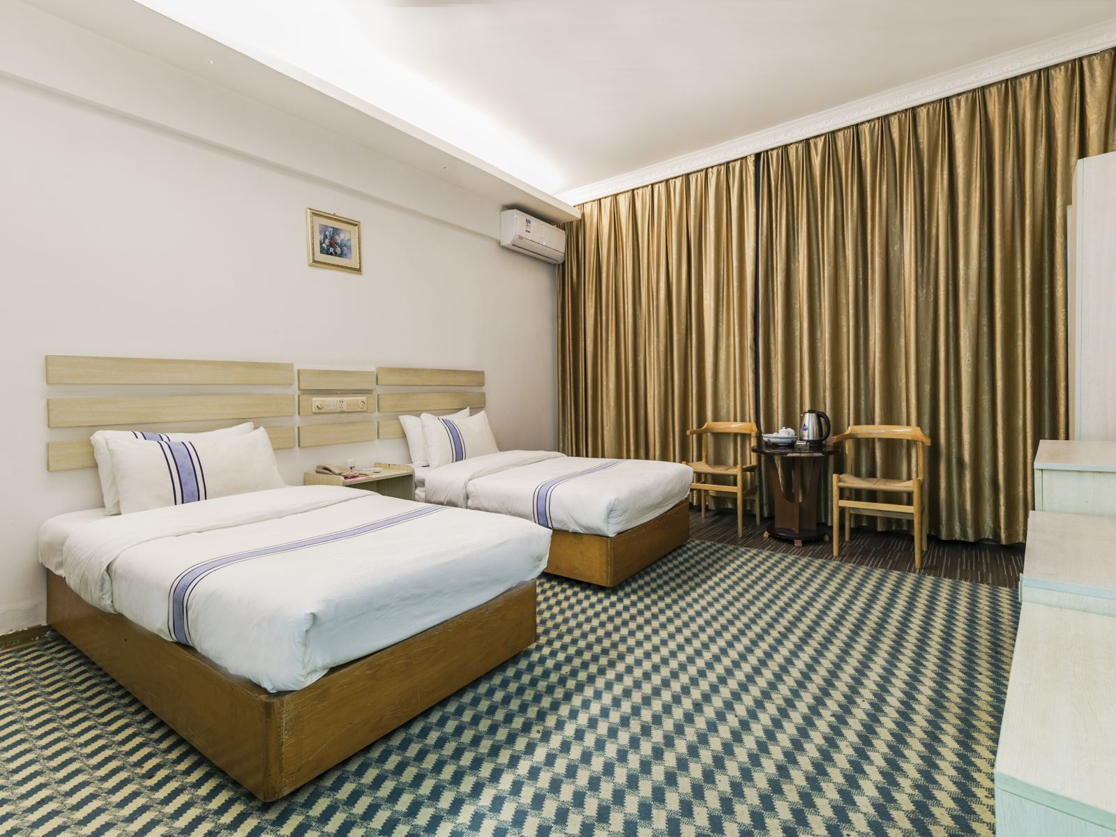 普通标准双床房