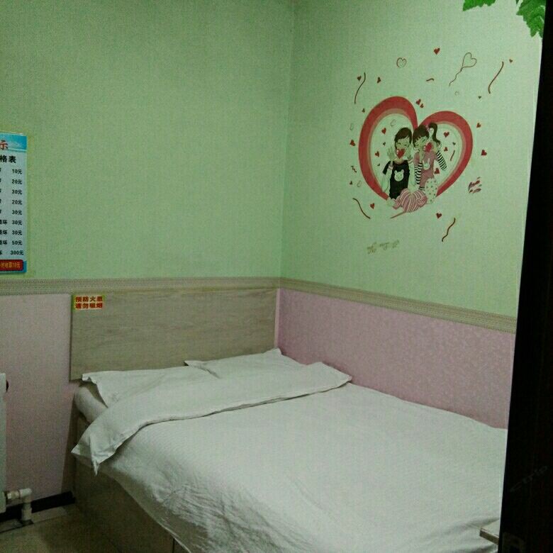 普通间(公共卫浴)(无窗)
