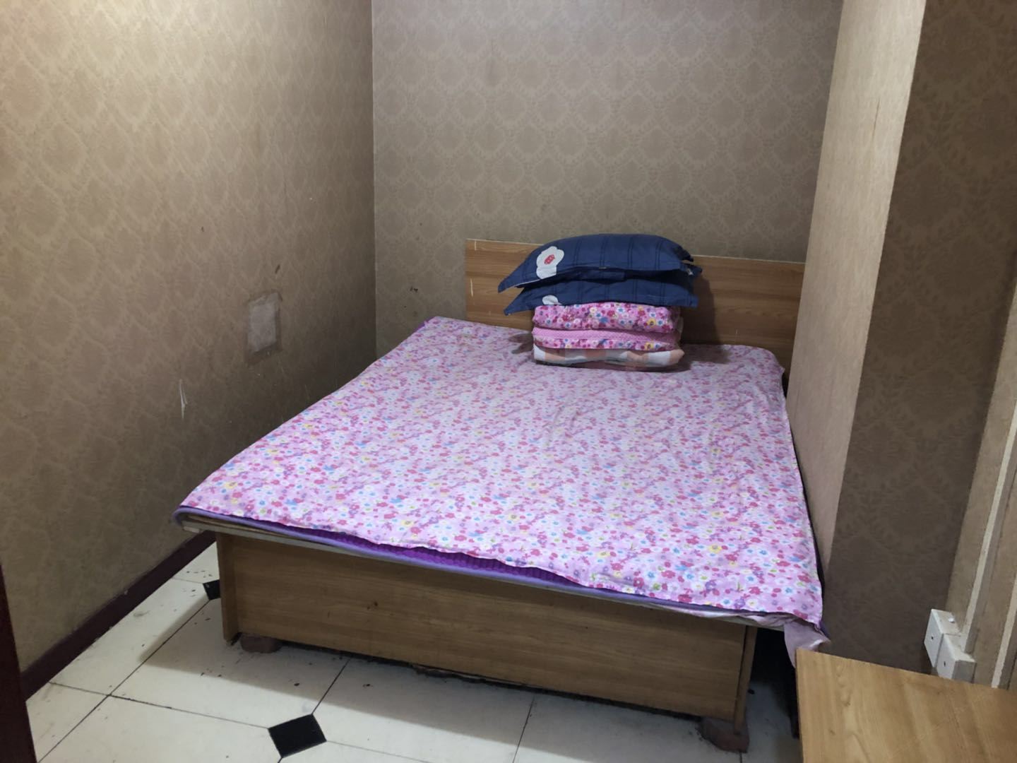 经济大床房(无窗)