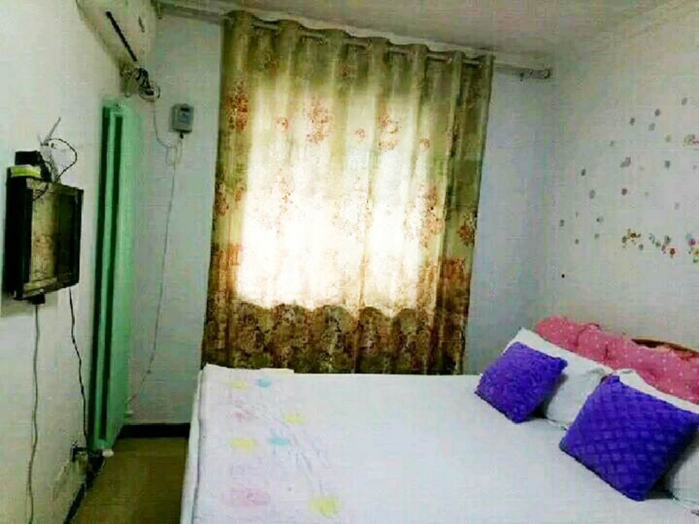 阳光大床房(公共卫浴)