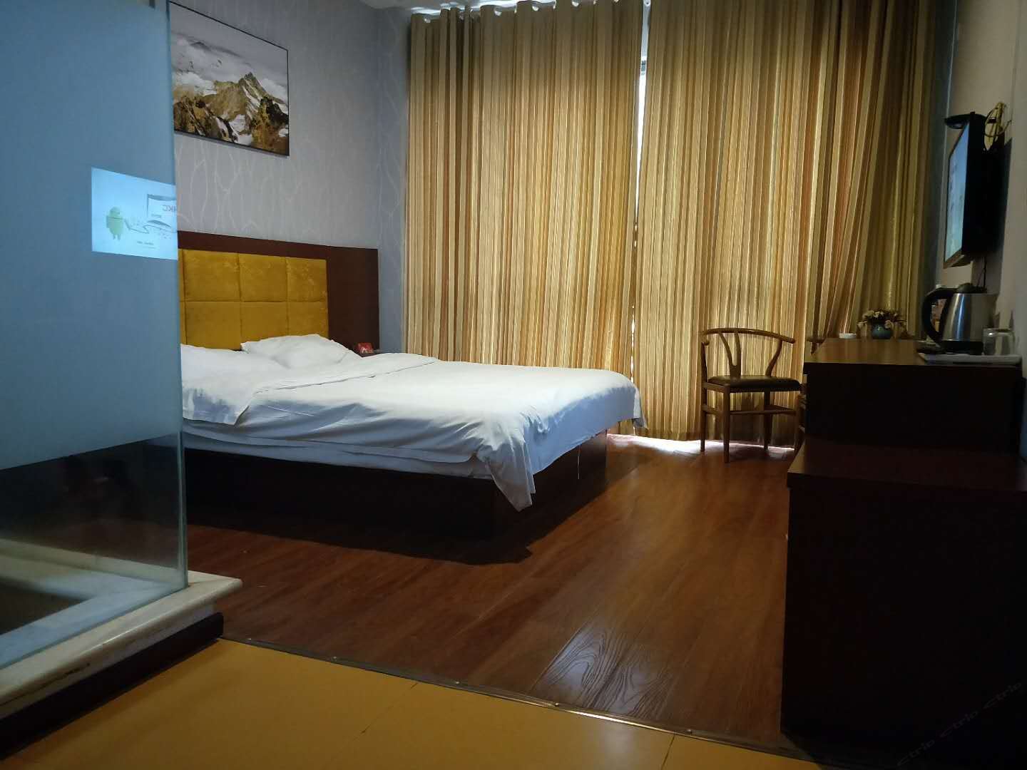 豪华大床房