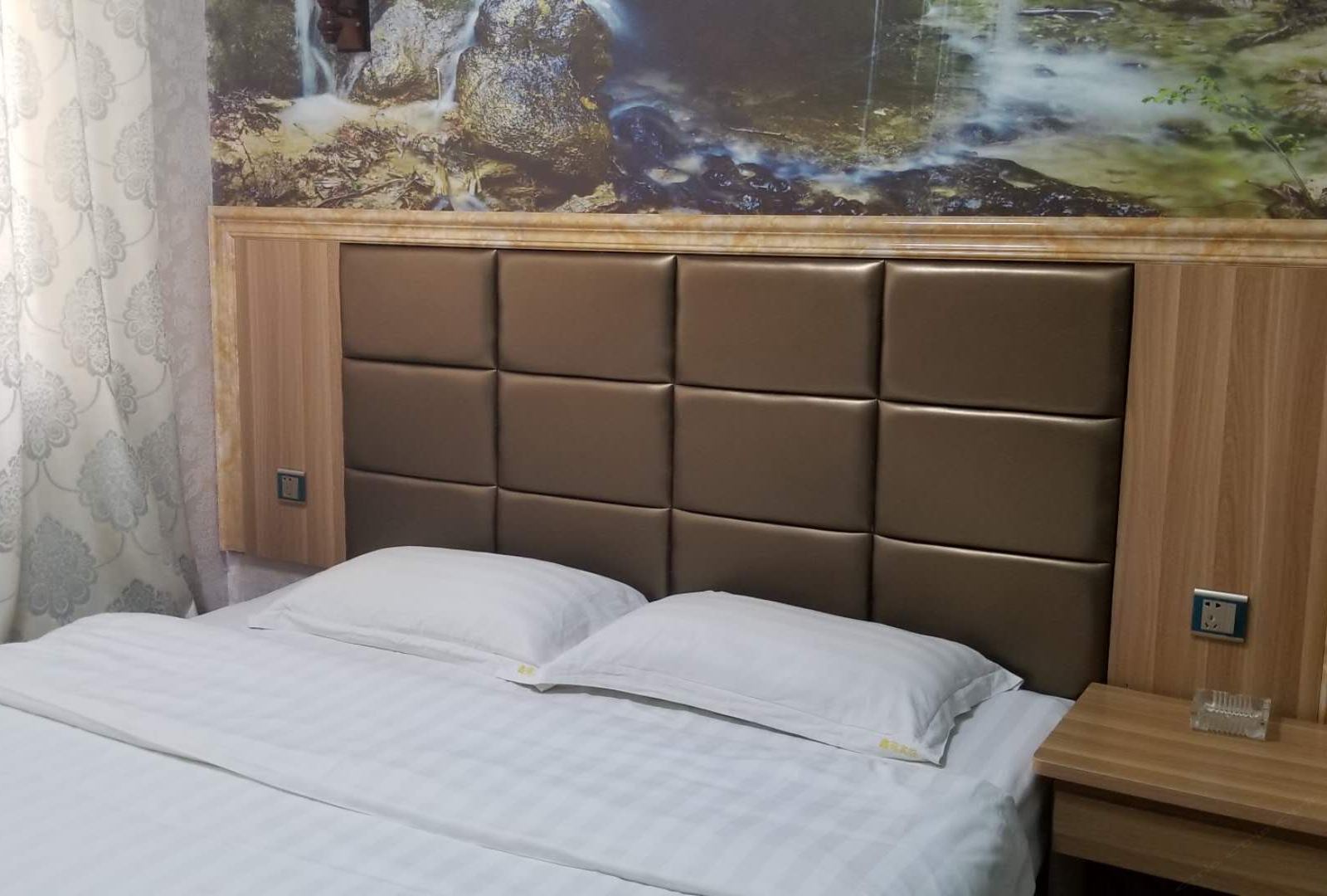 豪华大床房
