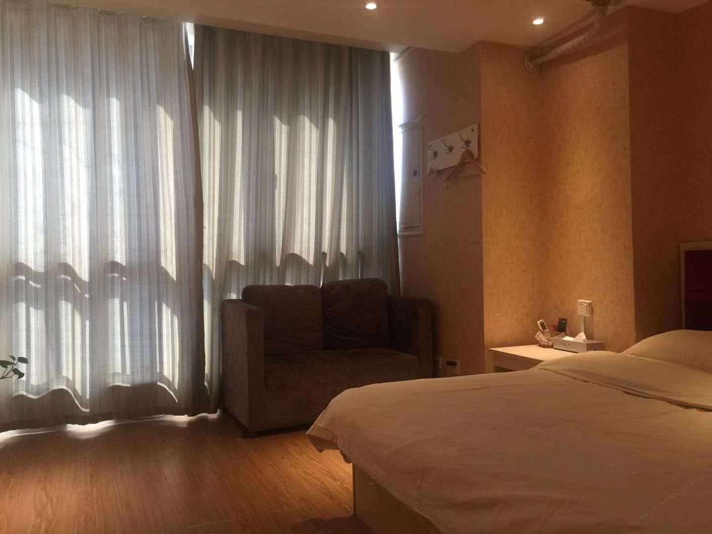 时尚大床房