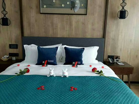 hotelPic