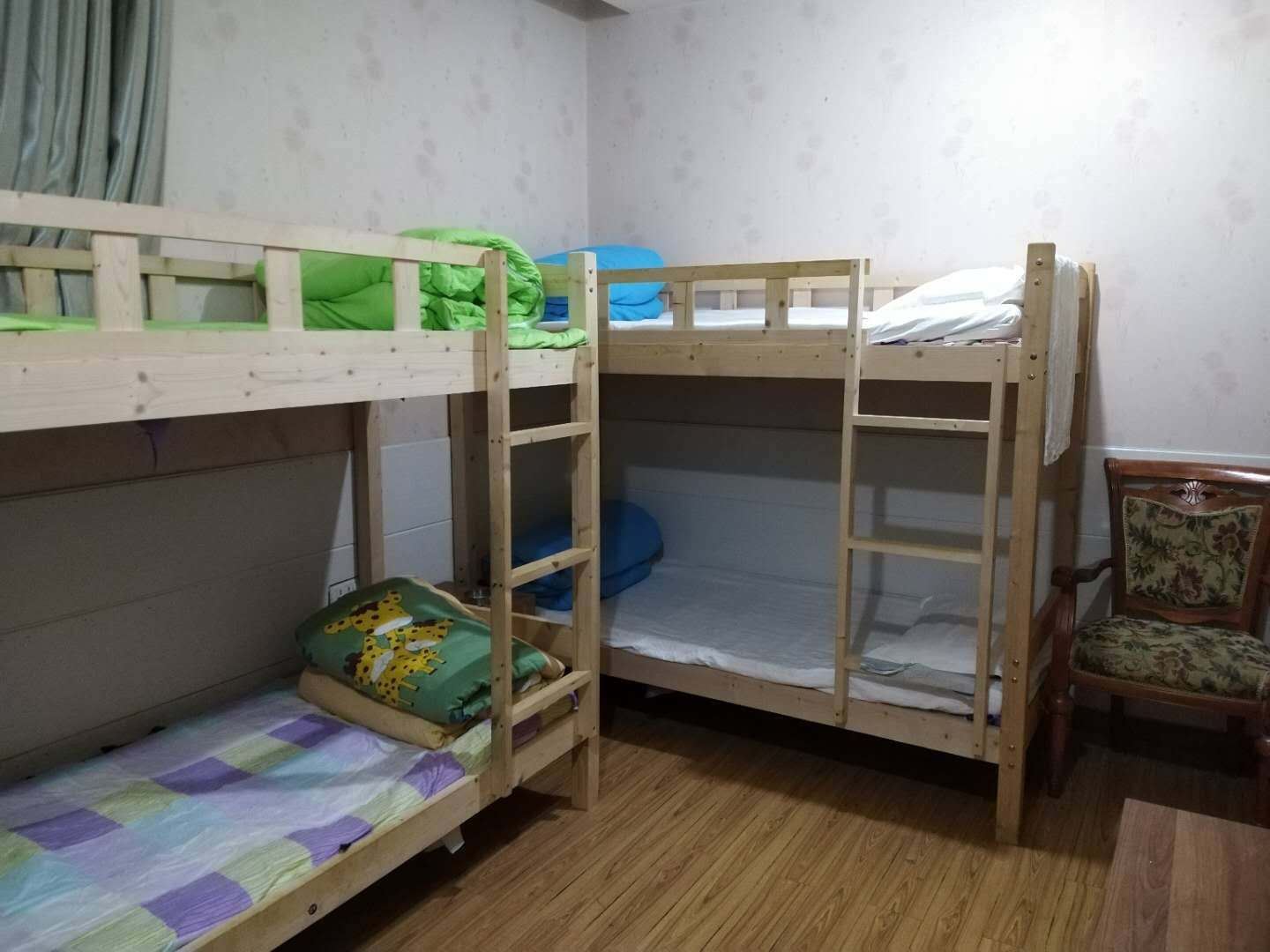八人间(床位)