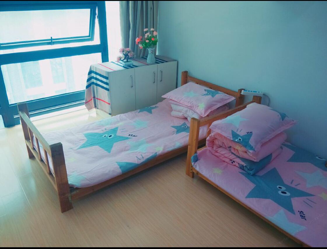 女生六人间(床位)(公共卫浴)