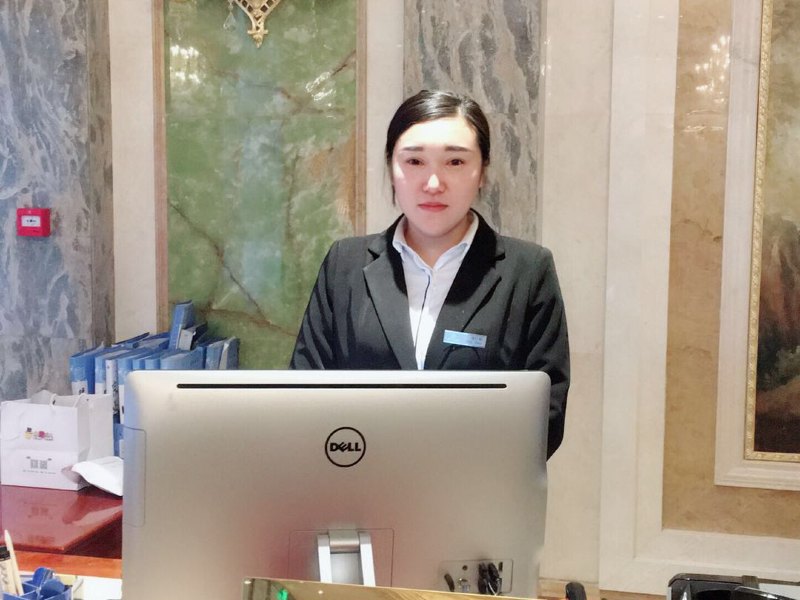 hotelPic