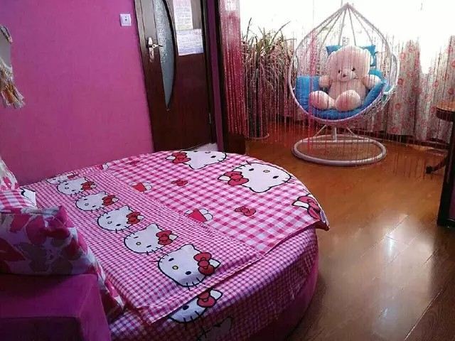 情侣圆床房