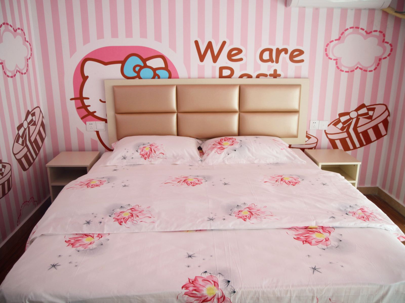 Hello Kitty粉色蜜恋