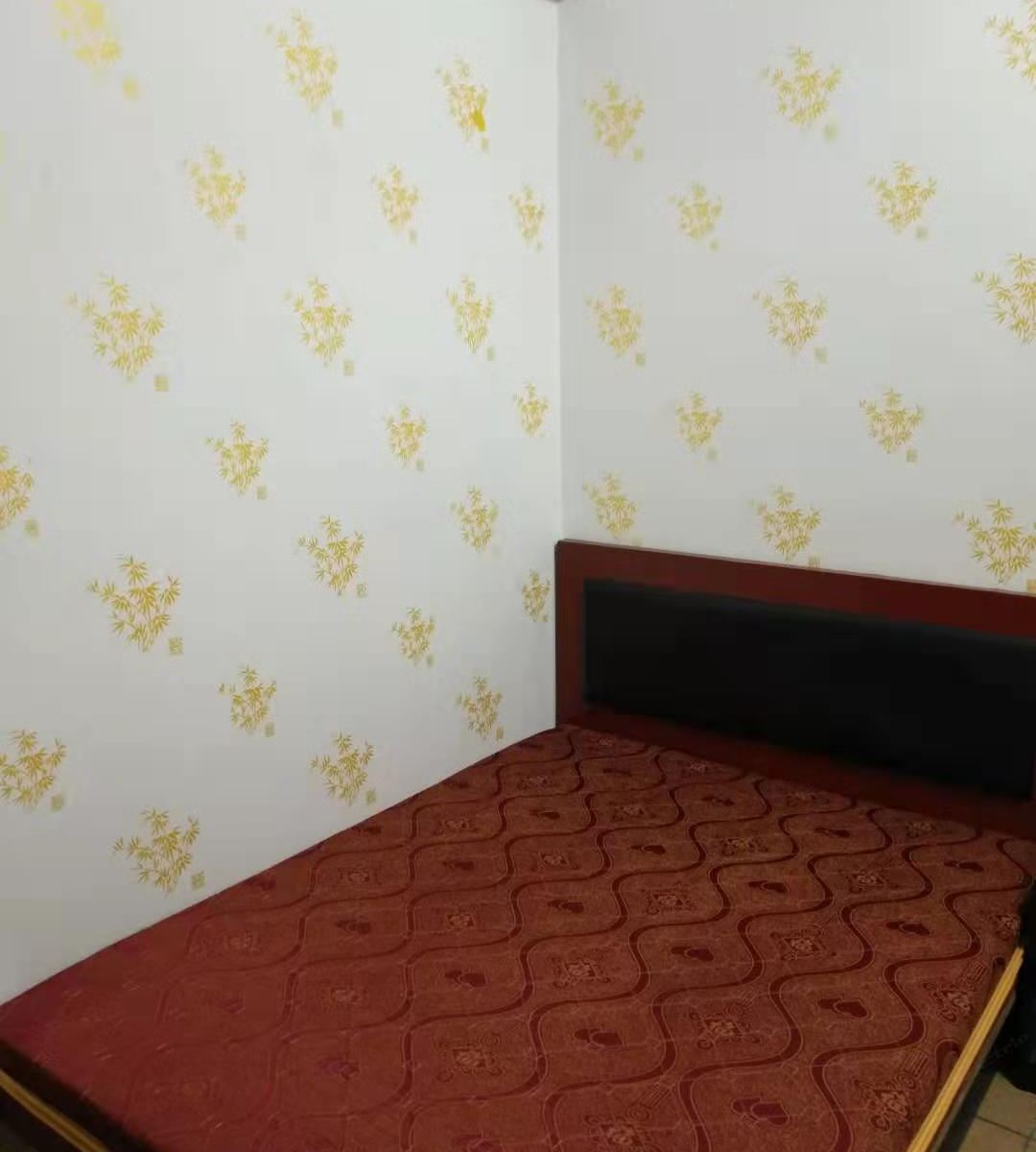 暖黄枫叶主题房