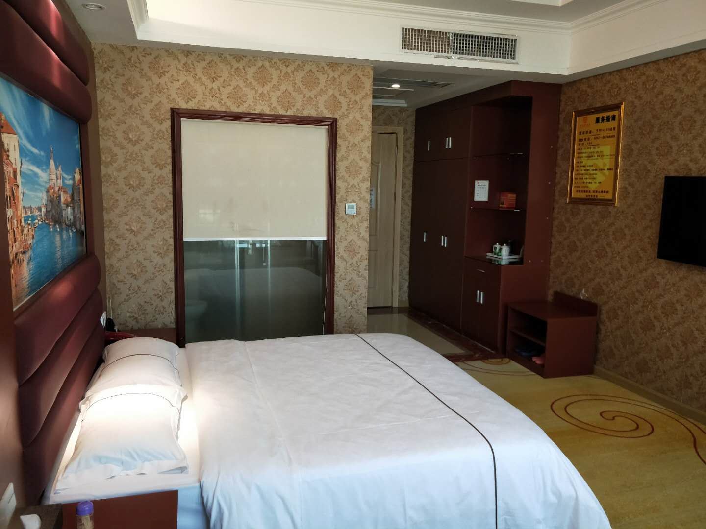 豪华单人房（含 中午两餐自助餐）