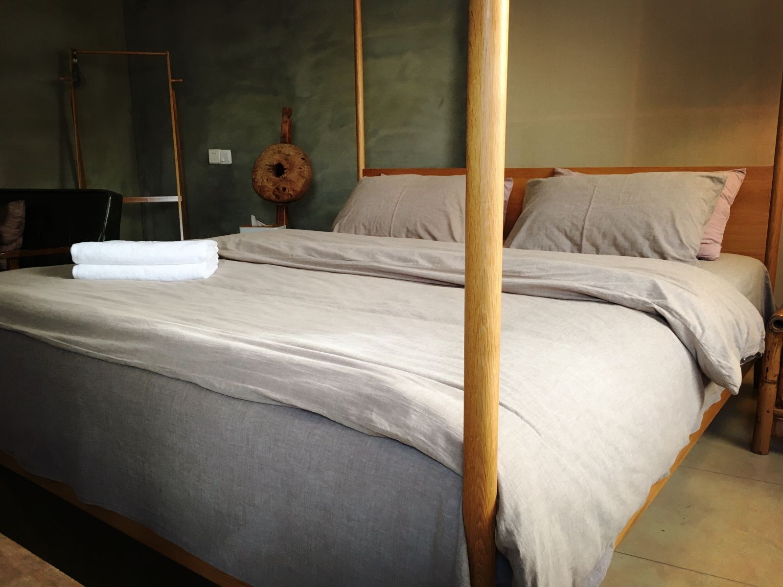 田园晚风-旭日木床房