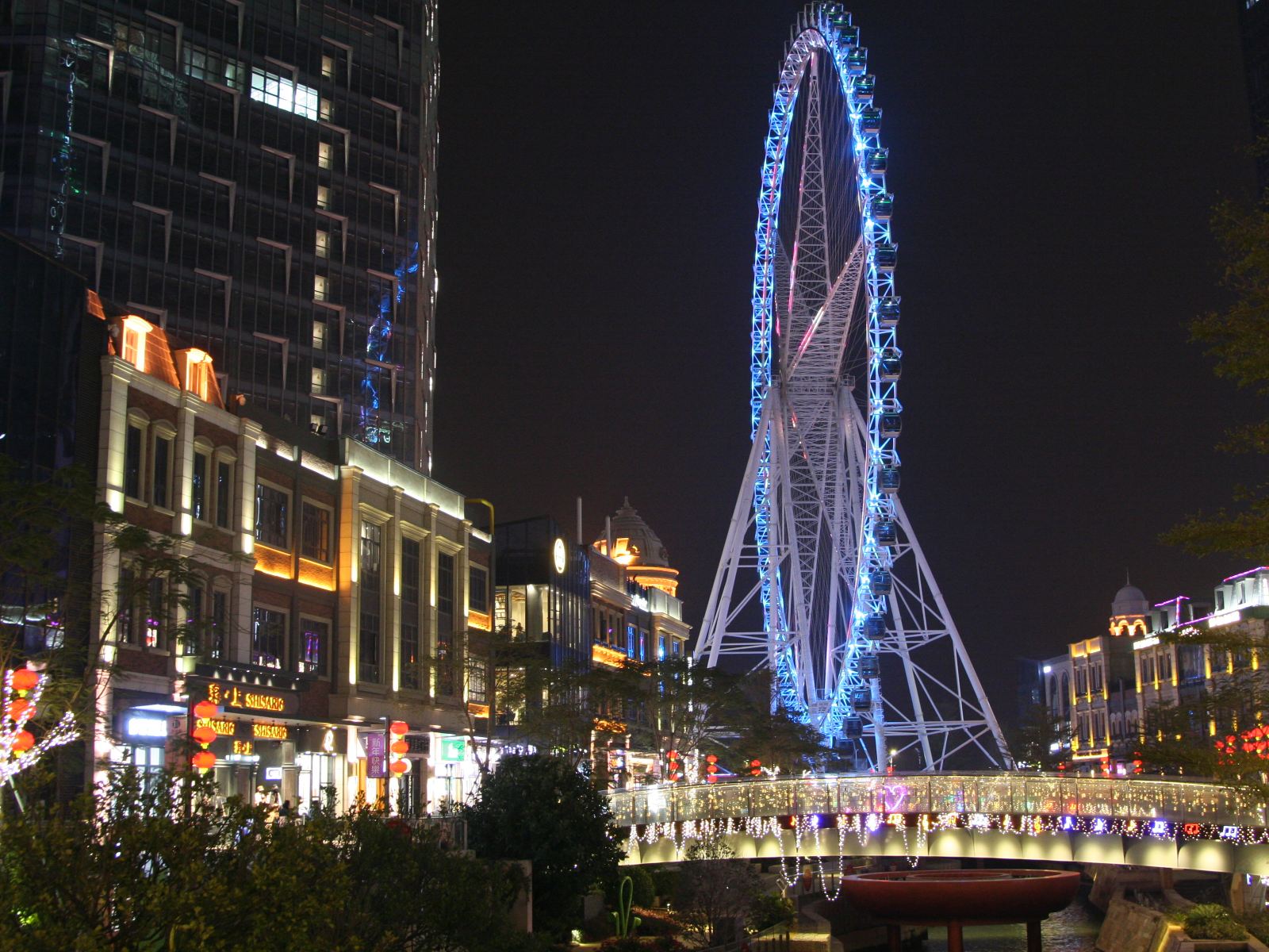 豪华江景大床房