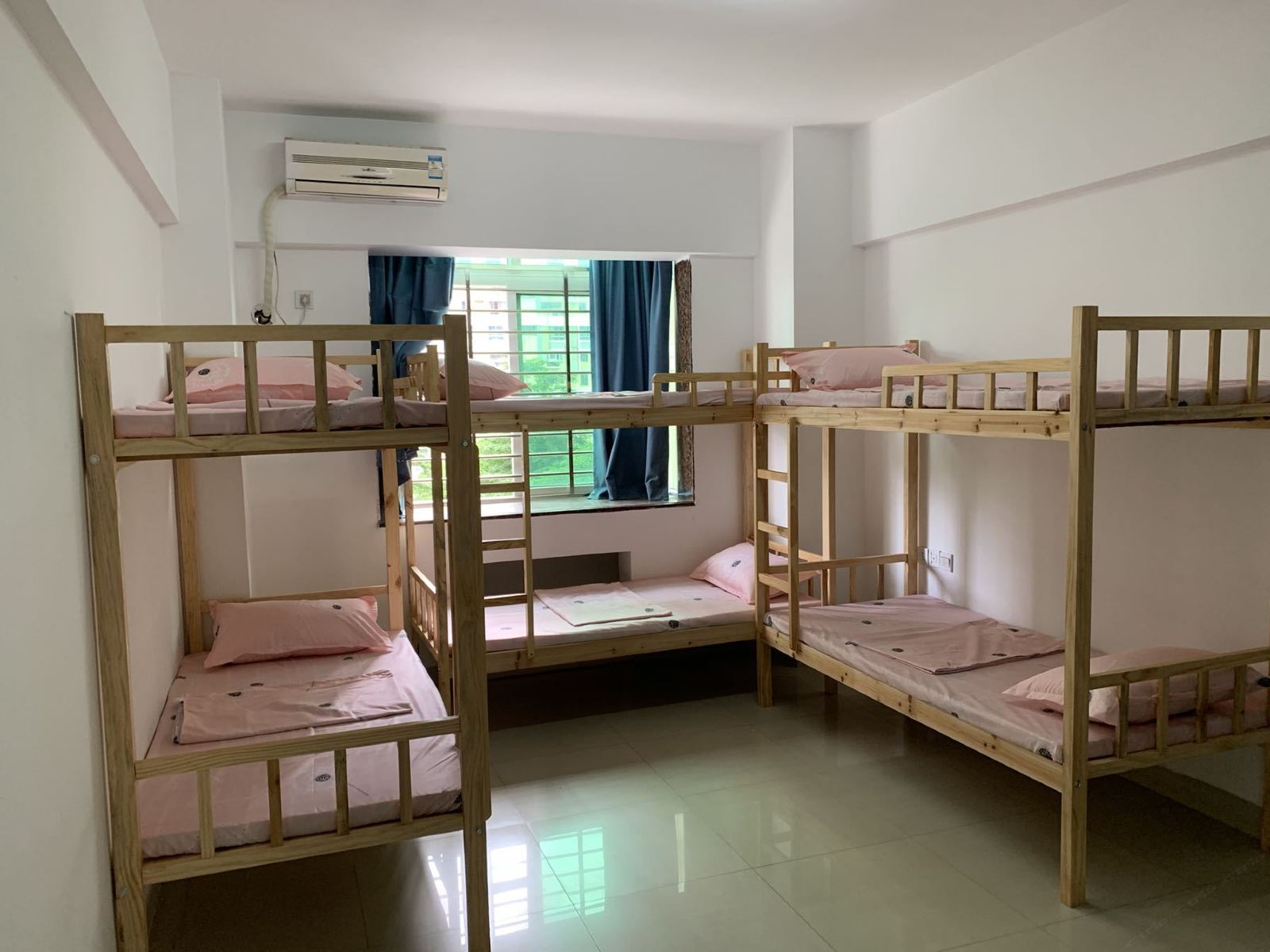 温馨六人间(床位)