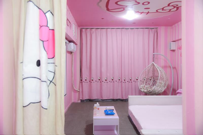 Hello kitty主题影院大床房