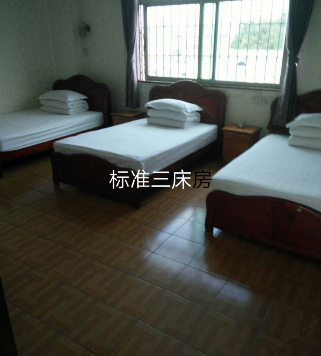 标准三床房