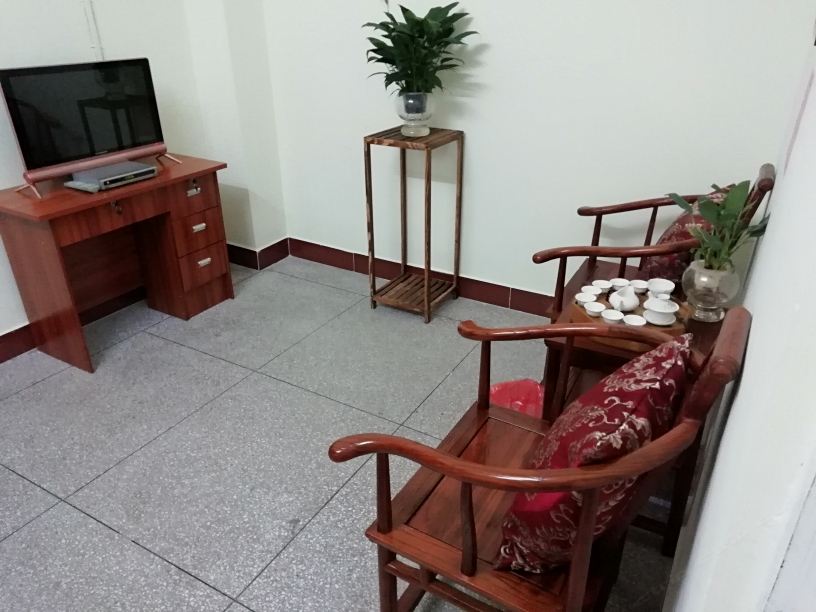 精装一房一厅套房