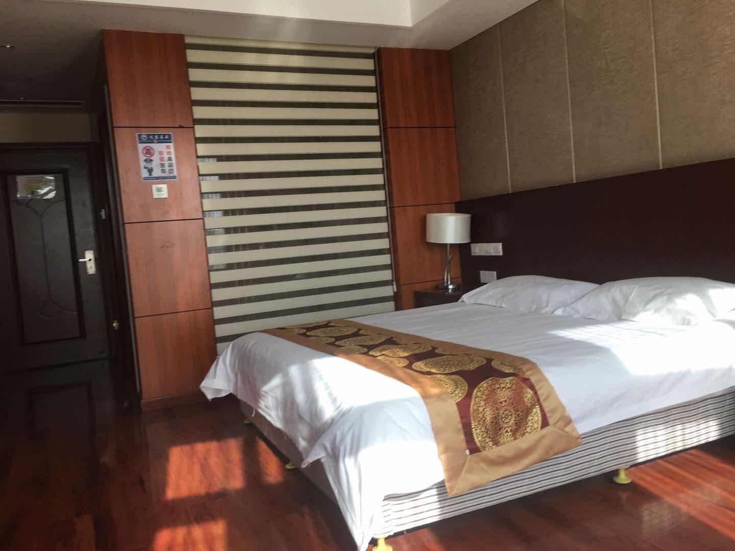 豪华大床房
