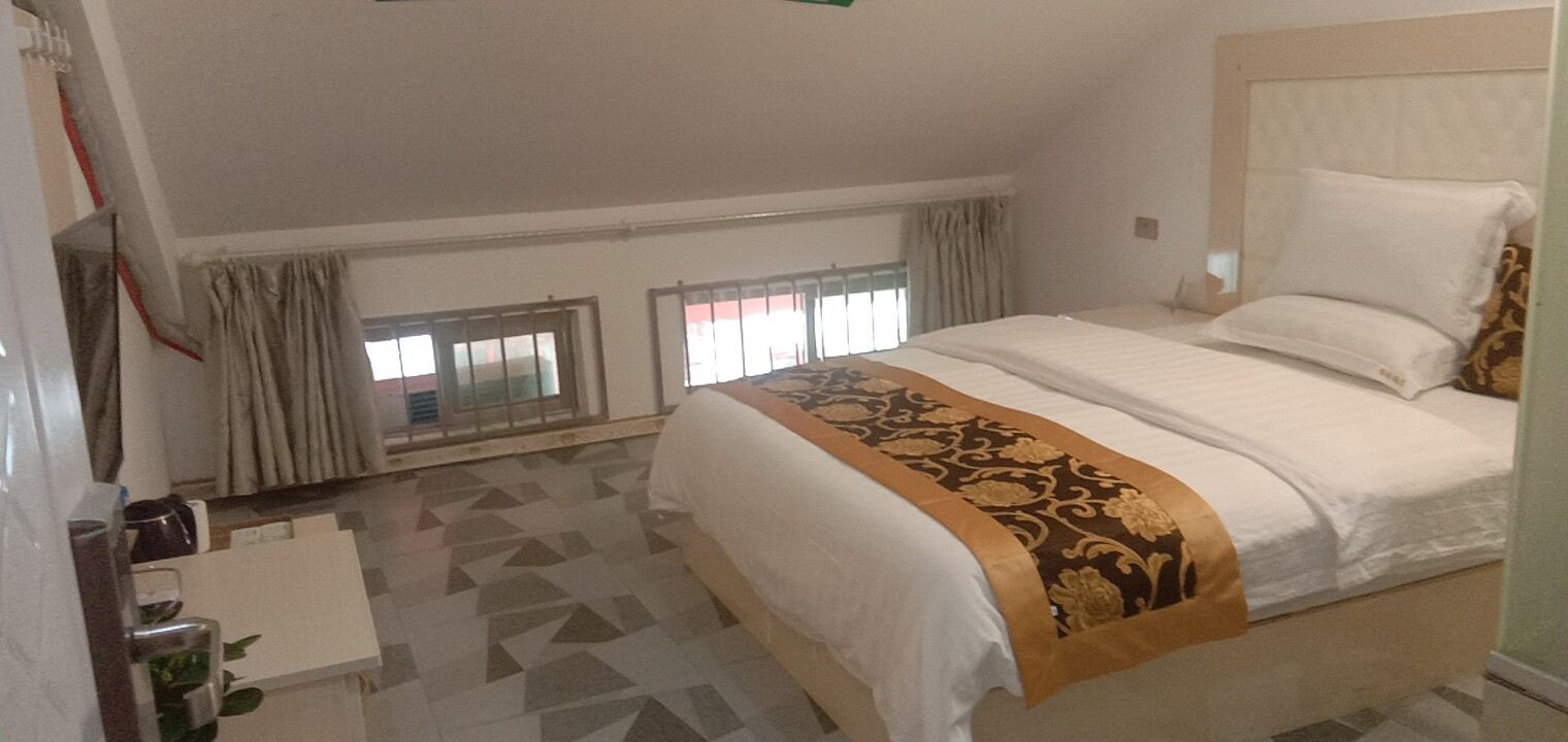 阁楼单间