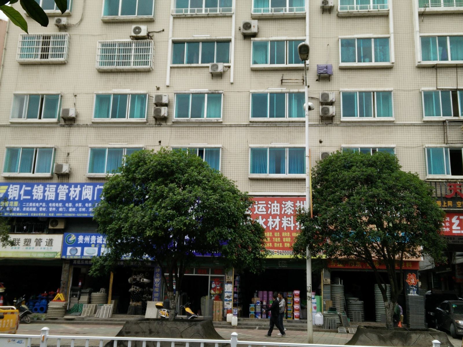 沿河新芳公寓