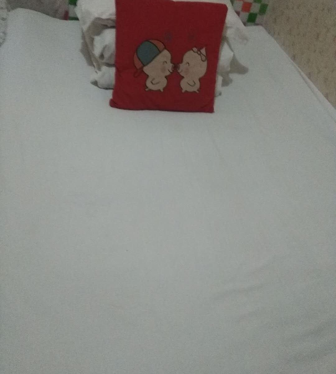 普通大床房(无窗)(公共卫浴)