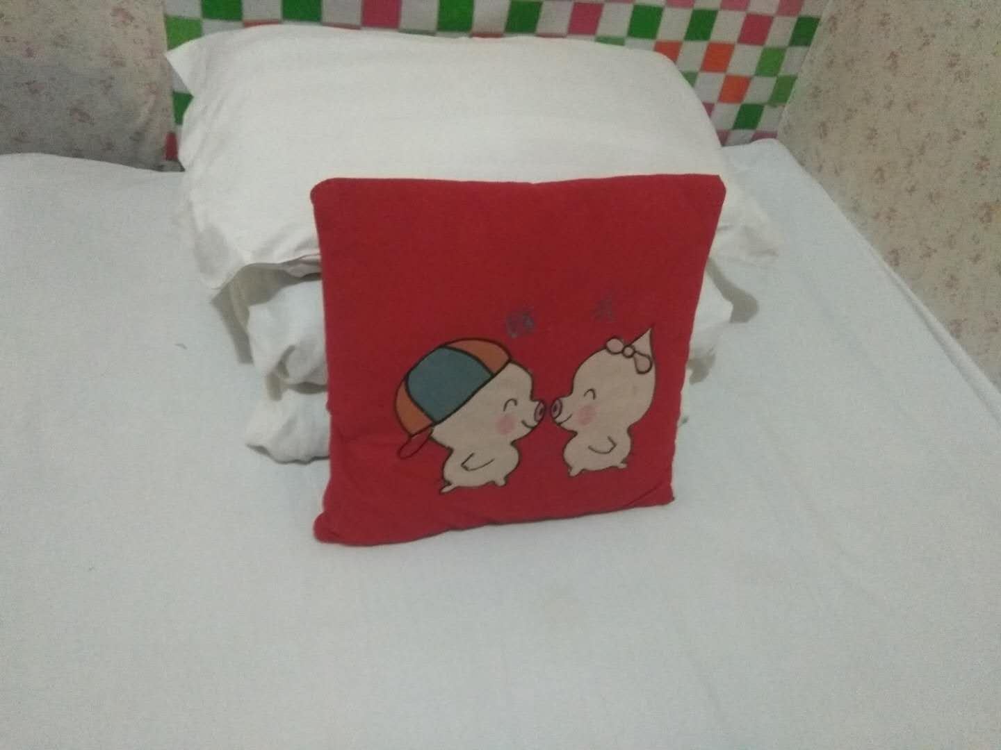 普通大床房(无窗)(公共卫浴)