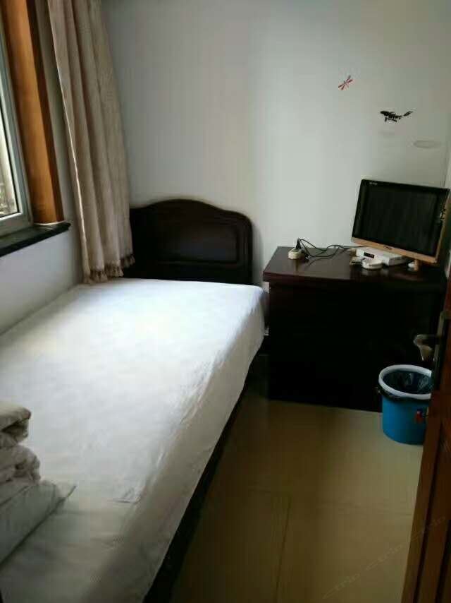 单人间(公共卫浴)(无窗)