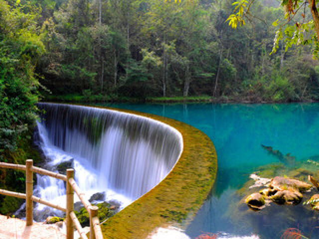 贵州黄果树梵净山荔波小七孔西江苗寨镇远古镇