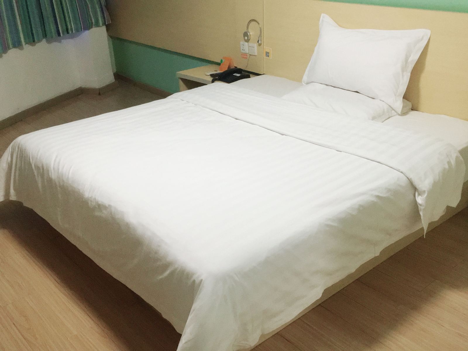 普通大床房（内窗）