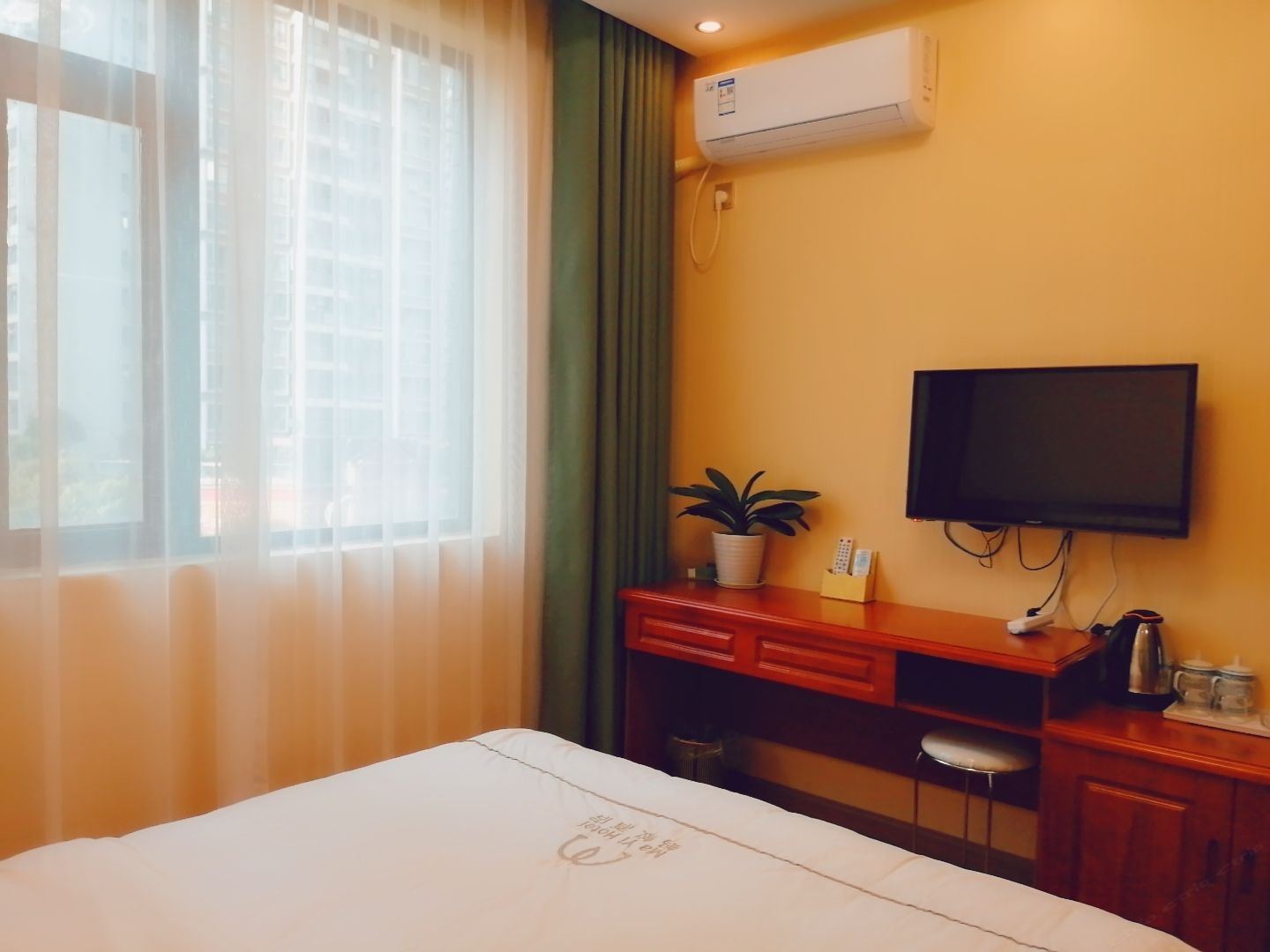 豪华温馨大床房