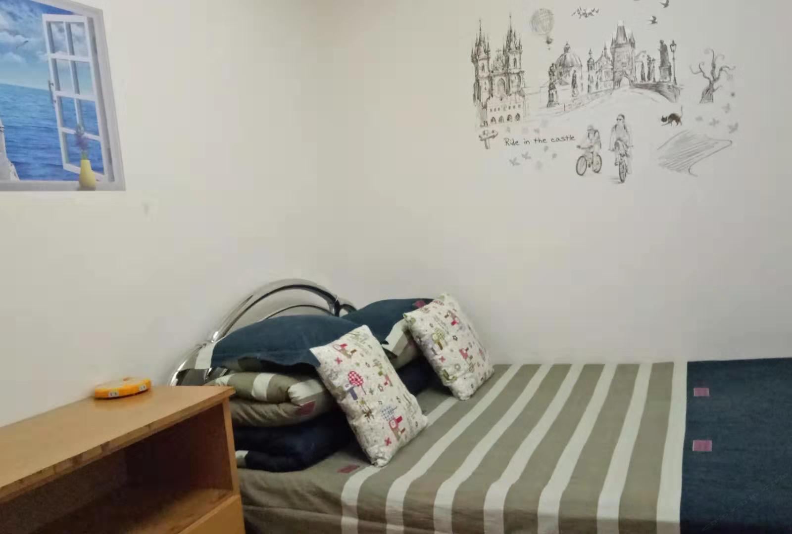优雅大床房(公共卫生间)