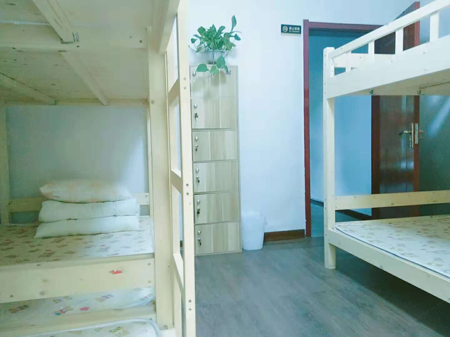 男生八人间(床位)