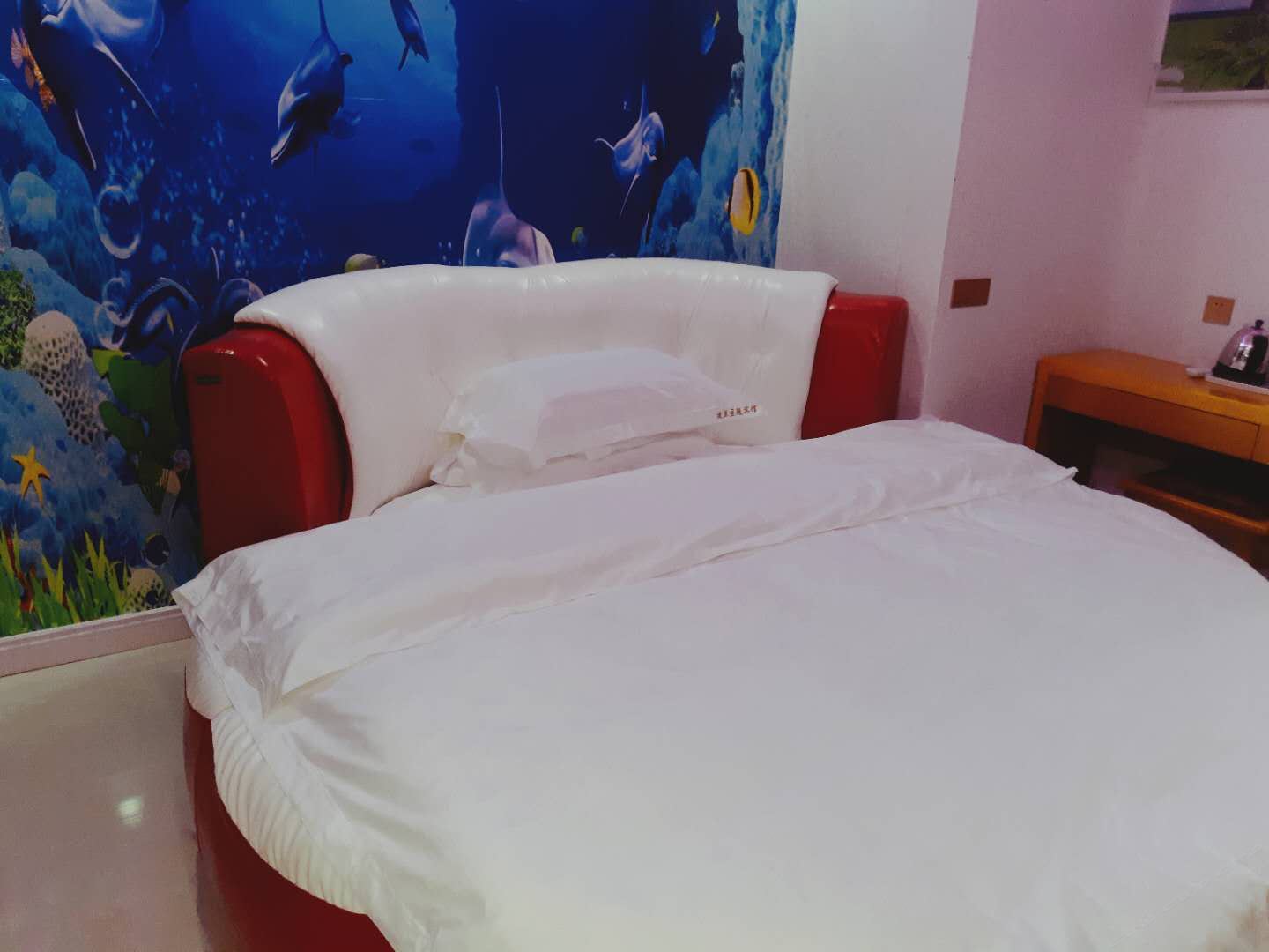 浪漫圆床房